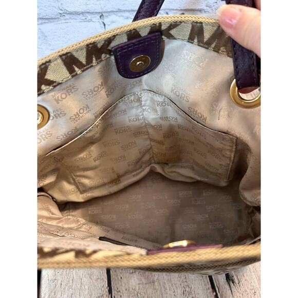 MICHAEL KORS Women's Jet Set Signature Canvas Bag - Picture 8 of 8